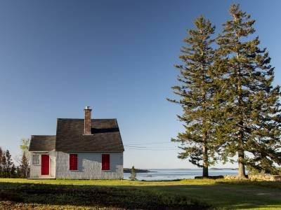 DECsp60 House with Red Shutters