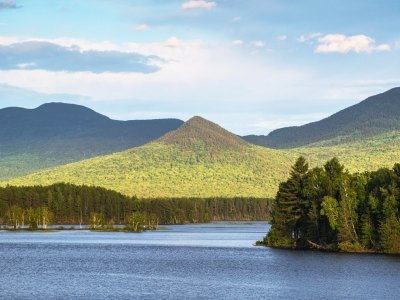SLsp150-East-Nubble-Light-against-Dark-Background