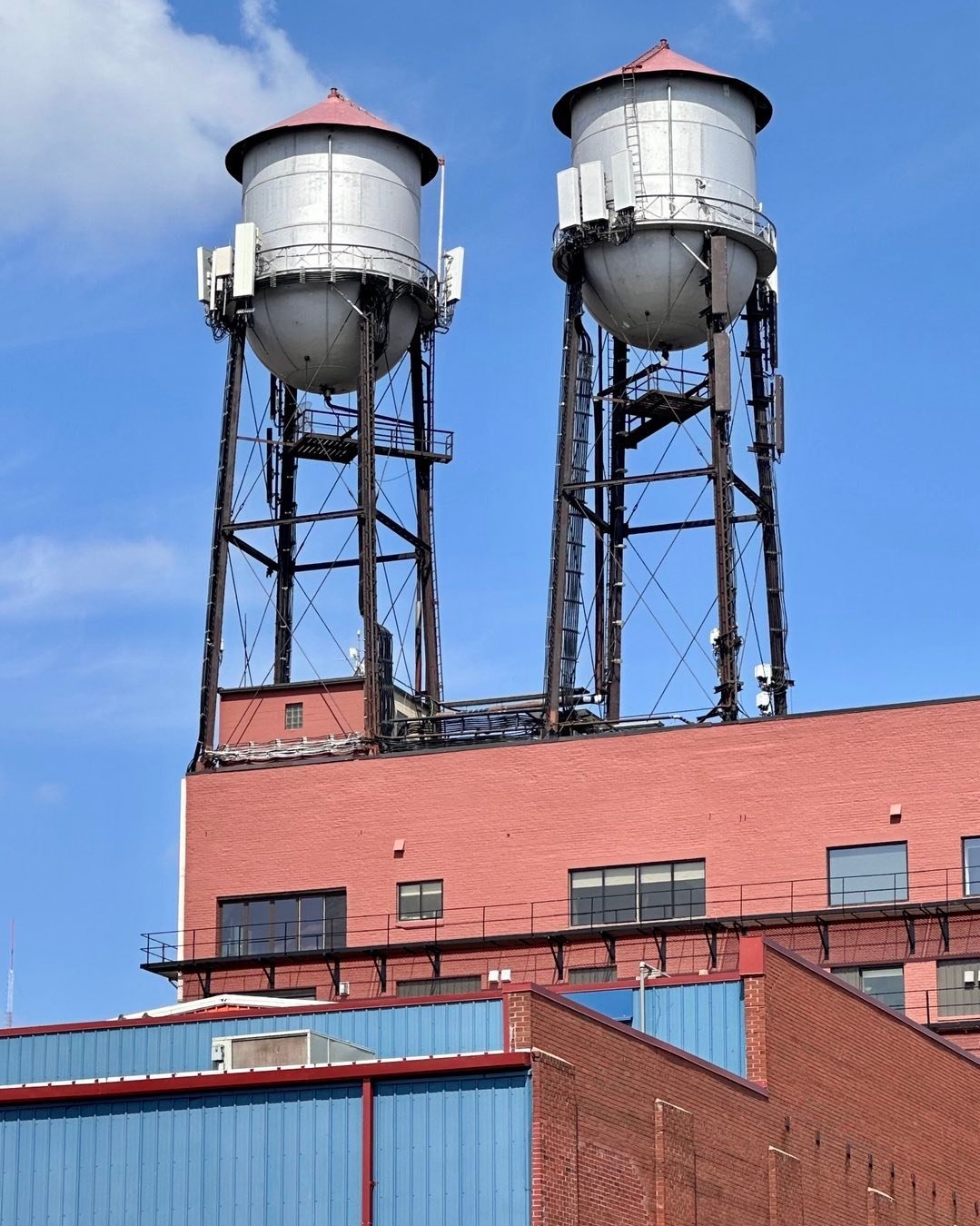 The skyline of Duluth, MN is marked by all sorts of roof top devices like these water towers. In recent years much of the industrial waterfront has been replaced by shops, restaurants, bars and other tourist related enterprises. We enjoyed our overnight Sprinter stay in the Lincoln Industrial Park Area. #duluthminnesota #minnesotaphotography #duluthphotography #watertanks #skylineofduluthminnesota #orcuttphotography